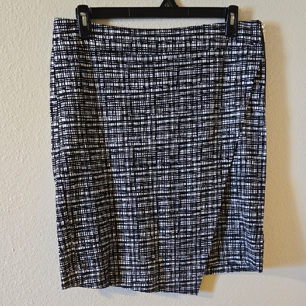 Anne Klein Black and White Pencil Skirt